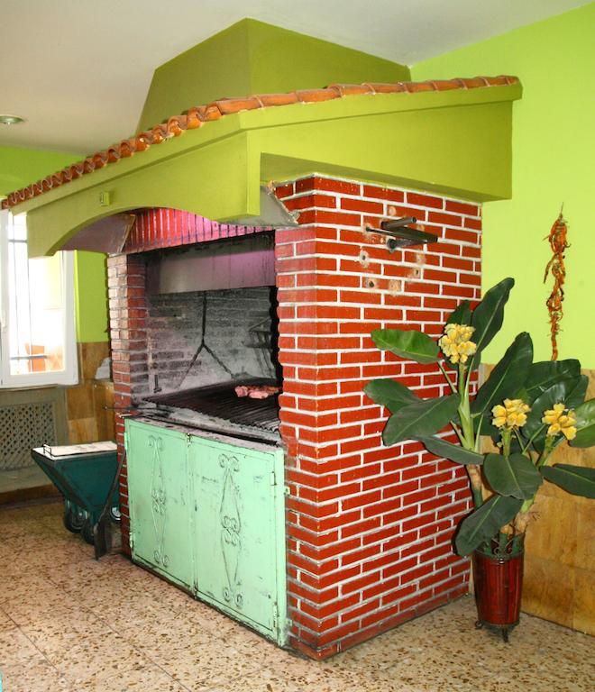 Hostal Asturias Jarilla Exterior photo